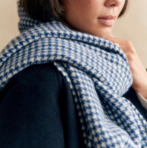 Sezane Seraphine 100% Virgin Wool Scarf - Picture 4 of 6